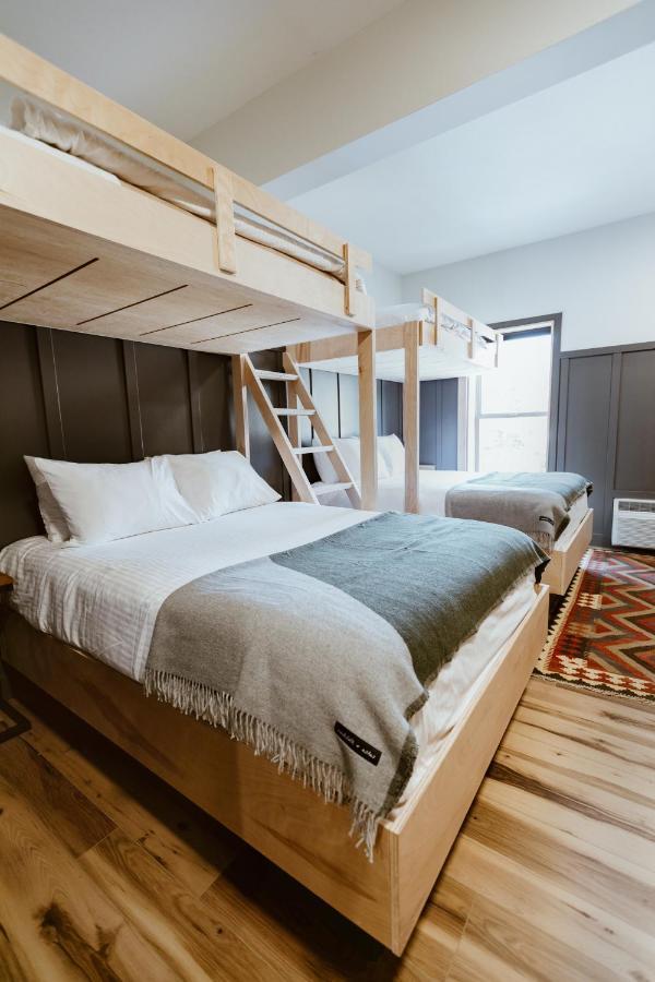 The Flying Steamshovel Inn รอสแลนด์ ภายนอก รูปภาพ