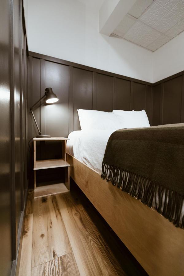 The Flying Steamshovel Inn รอสแลนด์ ภายนอก รูปภาพ