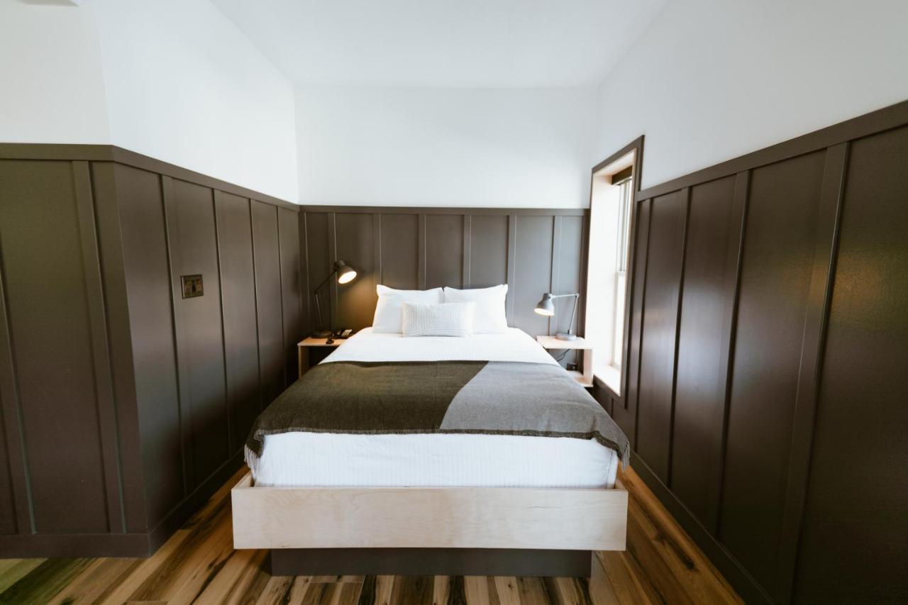 The Flying Steamshovel Inn รอสแลนด์ ภายนอก รูปภาพ
