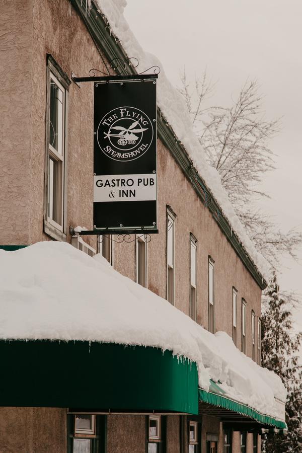 The Flying Steamshovel Inn รอสแลนด์ ภายนอก รูปภาพ