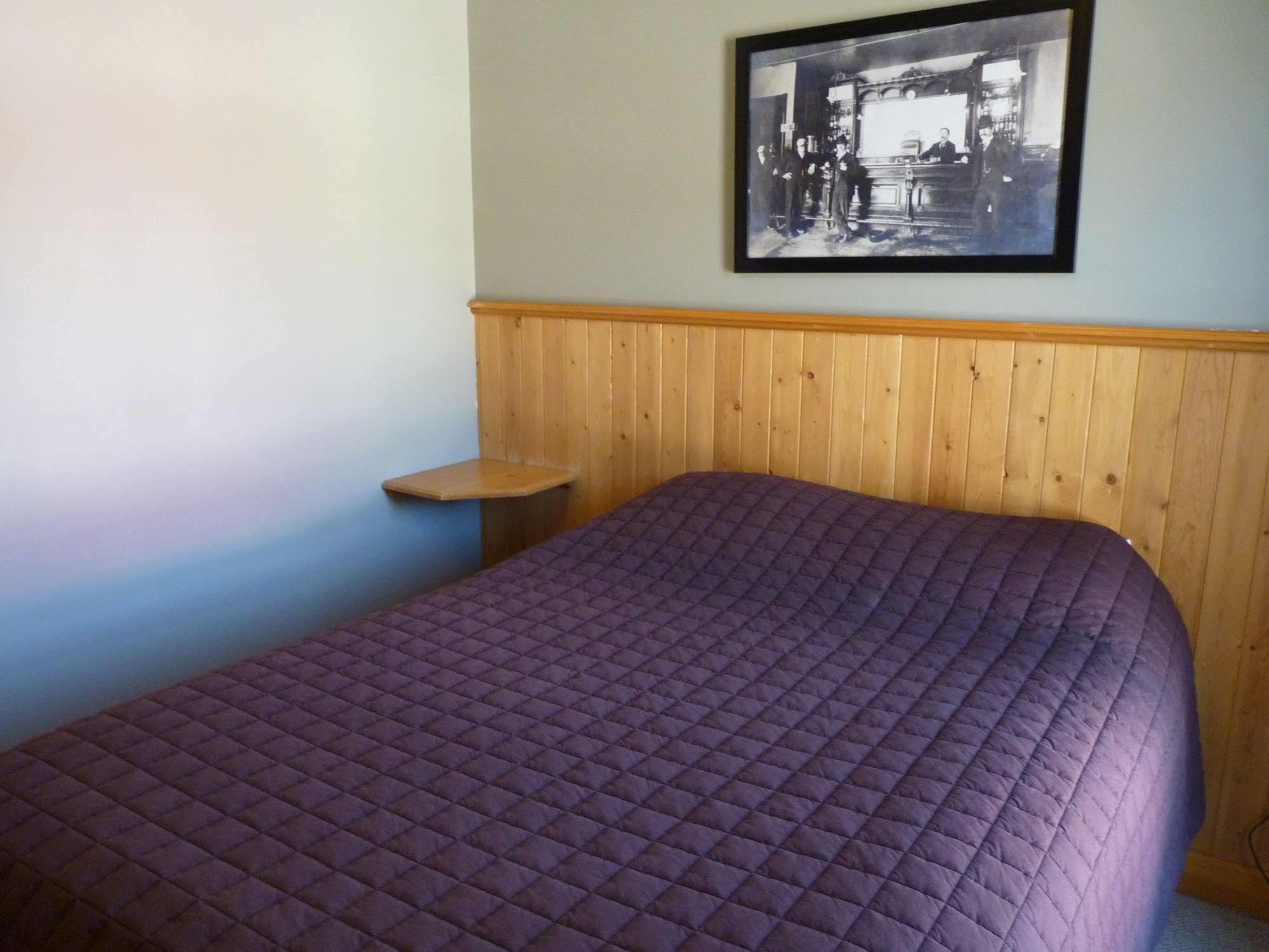 The Flying Steamshovel Inn รอสแลนด์ ภายนอก รูปภาพ